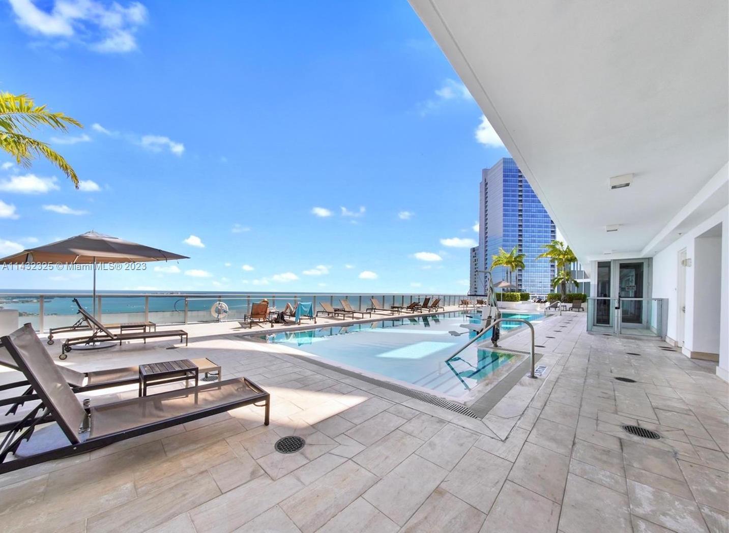 Building Photo - 1300 Brickell Bay Dr