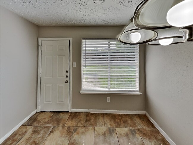 Building Photo - 20211 Cottonglade Ln