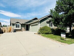 Building Photo - Spacious Ranch Style Home with 3 Bedrooms ...