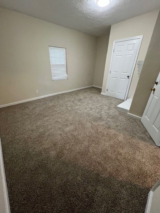 Building Photo - Newly Remodeled 3 Bedroom, 1 Bath Home