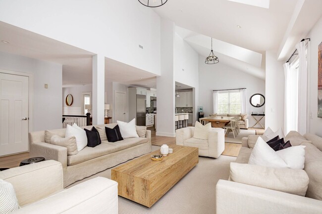 Building Photo - 72 Talmage Farm Ln