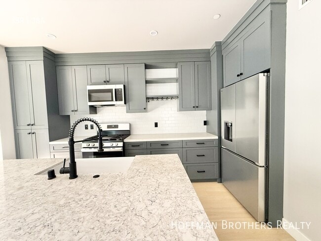 Building Photo - 1249 S Plymouth Blvd