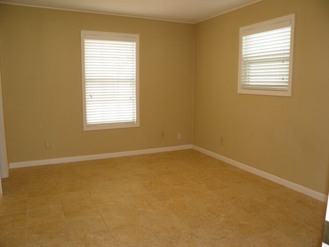 Building Photo - 203 Yancey St