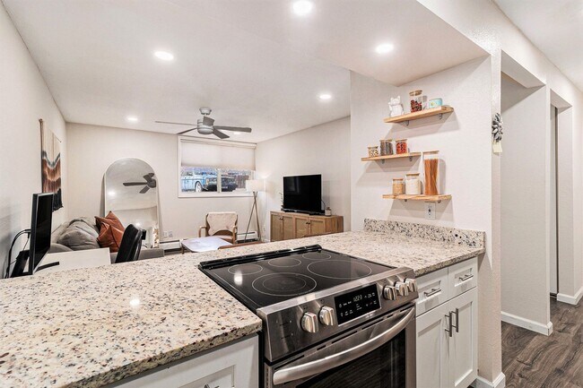 Building Photo - 1 Bed / 1 Bath Condo for Rent in Central Boulder $1,545/mo