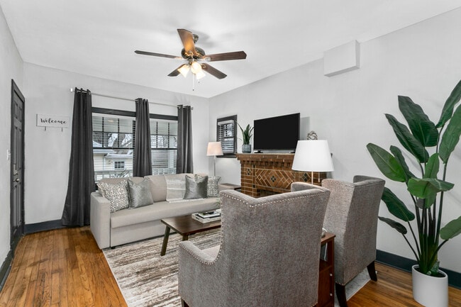 Building Photo - 1143 W 41st Terrace
