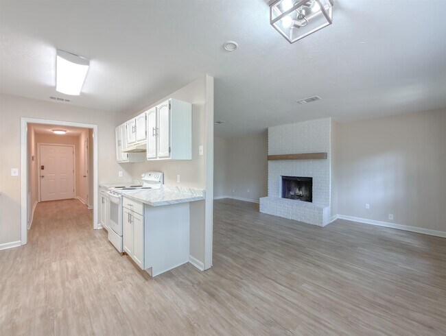 Building Photo - 2632 Vassar Rd