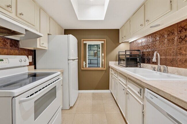 Building Photo - 2516 Commonwealth St