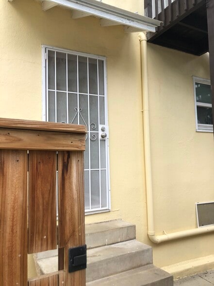 Building Photo - 136 W Ridgewood Ct