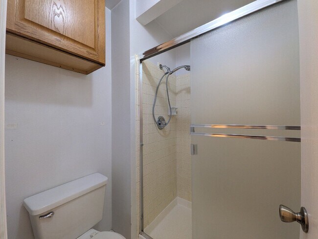 Building Photo - 2128 Beacham Dr