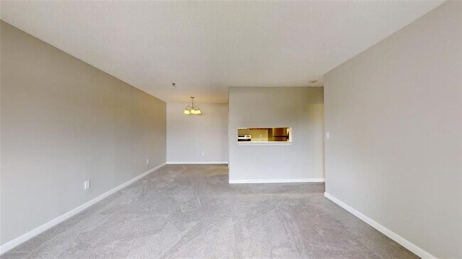 Building Photo - 300 Johnson Ferry Rd