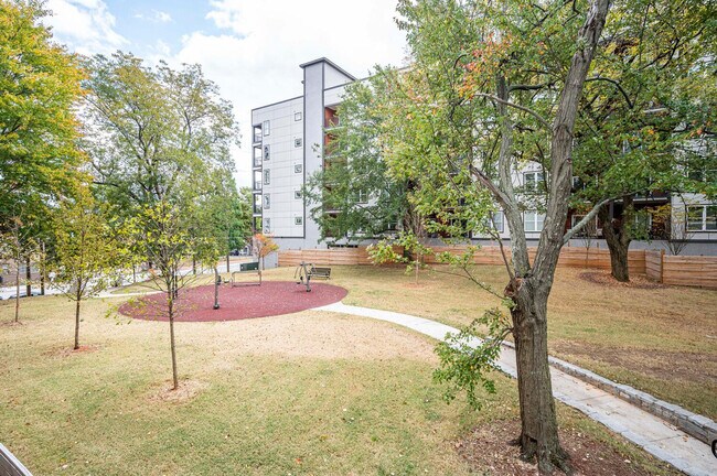 Building Photo - 542 Boulevard NE