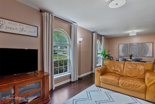 Building Photo - 7440 Camelback Dr