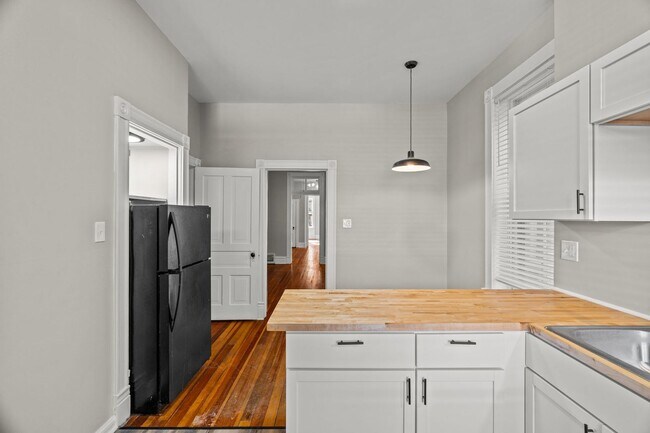 Building Photo - Extremely Spacious and Bright 2-Bedroom Apartment on Cherokee Street