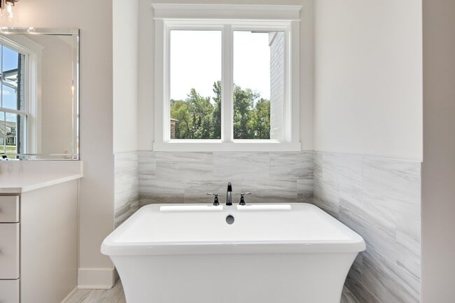 Building Photo - 5011 Jon Oak Dr