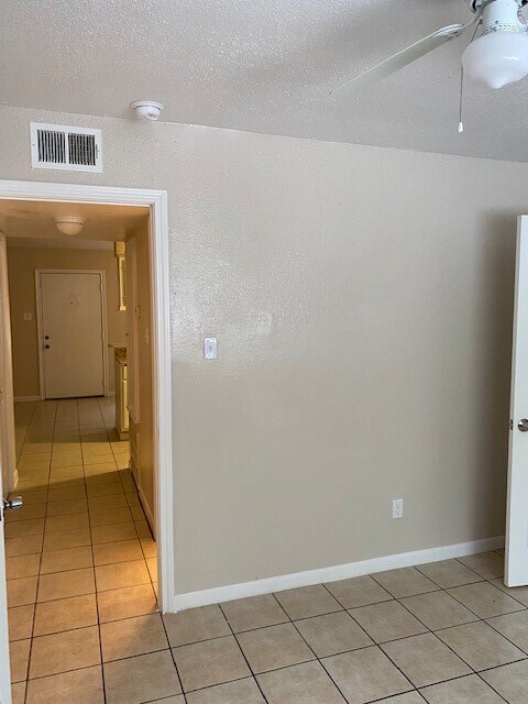 Building Photo - 3206 Lobit Dr