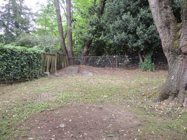 Building Photo - 122 SE 60th Ave