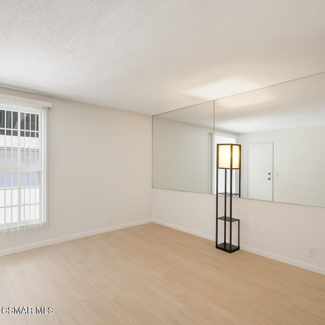 Building Photo - 31552 Agoura Rd