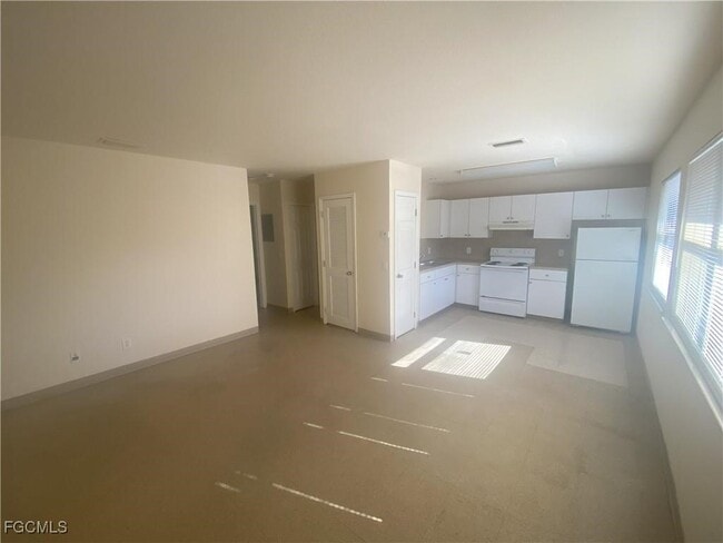 Building Photo - 3555 Seminole Ave