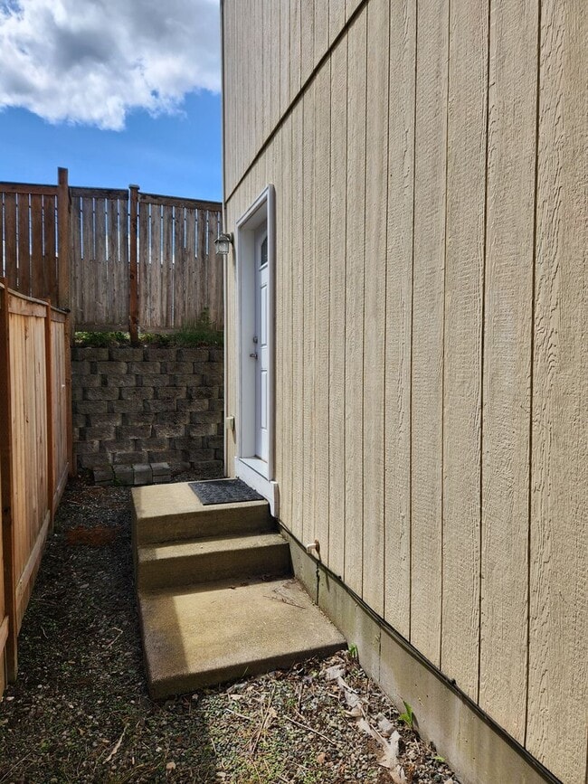 Building Photo - Cozy 3 Bedroom House!!! Ready For New Tena...