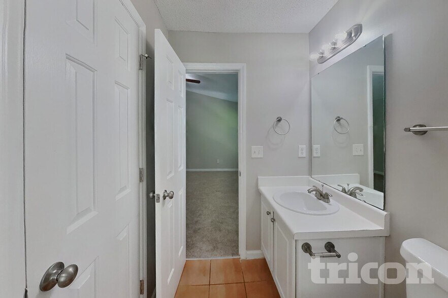 Building Photo - 4812 Silverdene St
