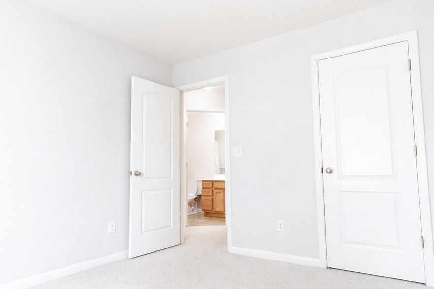 Building Photo - 544 Ridge View Xing