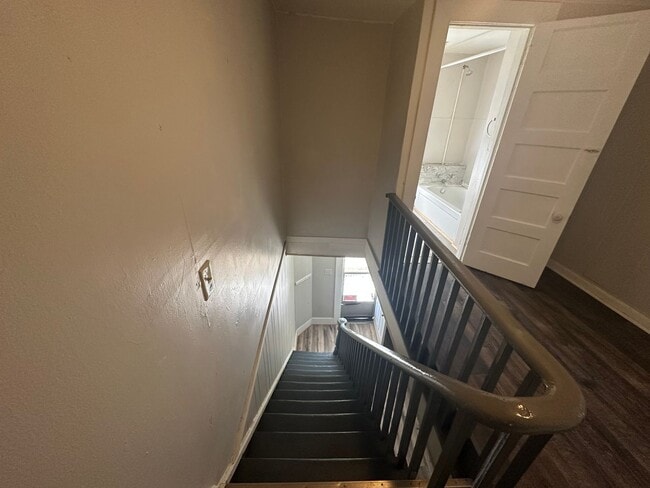 Building Photo - 2 Story House Under $800