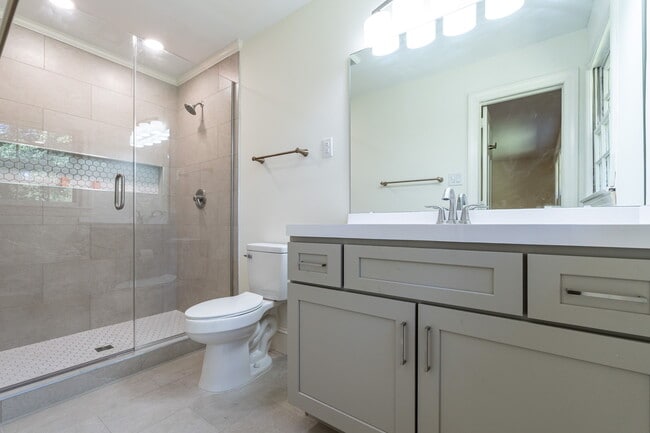 Building Photo - 4718 Rembert Dr