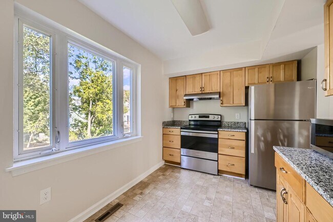 Building Photo - 15615 Plaid Dr