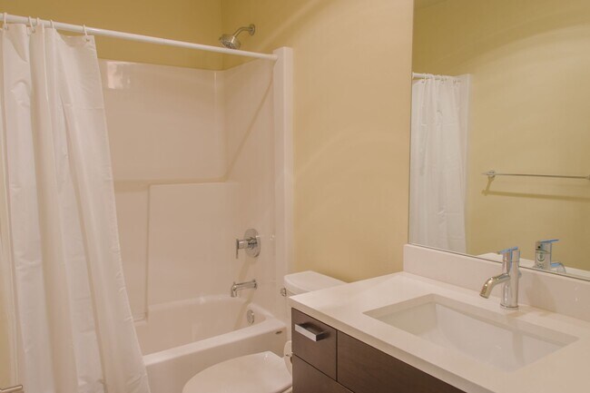 Building Photo - 3Bd/2.5Ba Seattle Townhouse