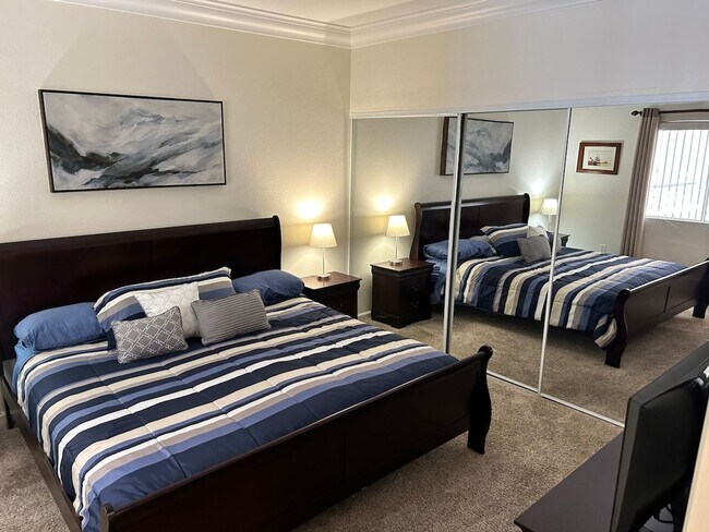 Building Photo - Bright & airy fully furnished condo at the...