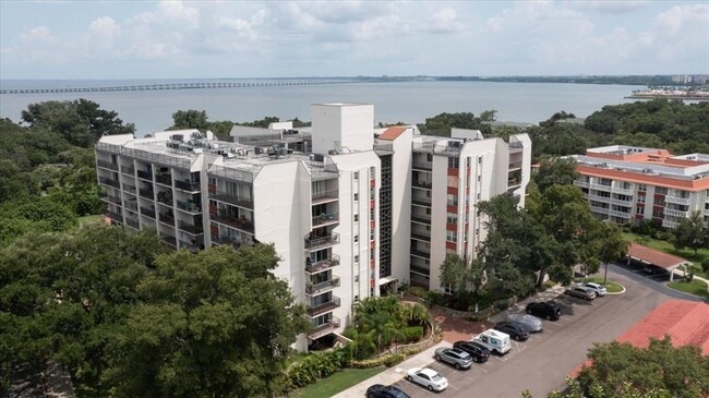 Building Photo - 2699 Seville Blvd