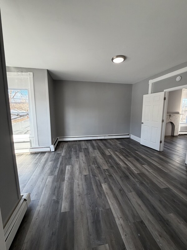 Building Photo - 241 Saratoga St