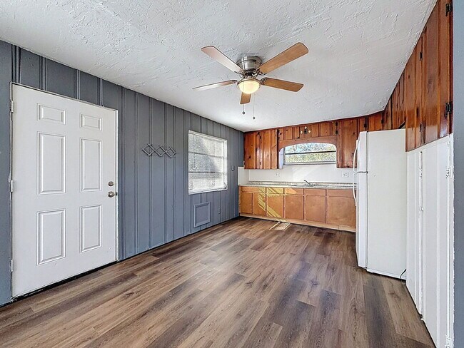 Building Photo - 652 East Harbor Dr S