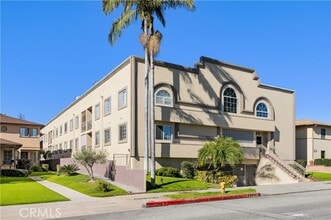 Building Photo - 335 S Sierra Madre Blvd