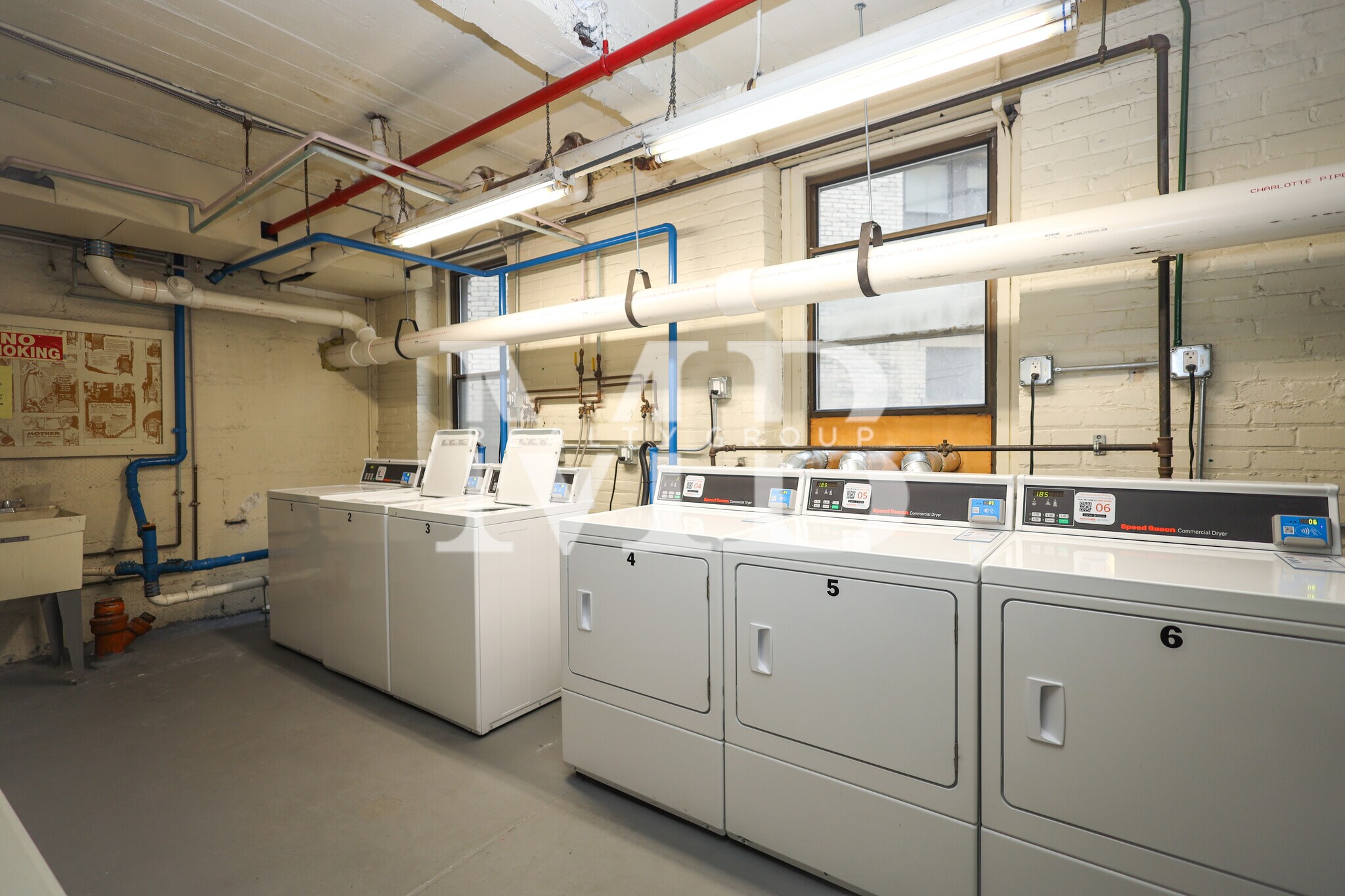 Building Photo - 11 Park Dr