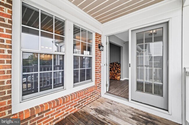 Building Photo - 611 Himes Ave