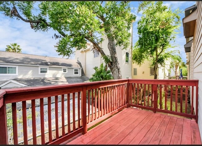 Building Photo - 584 Bomar St