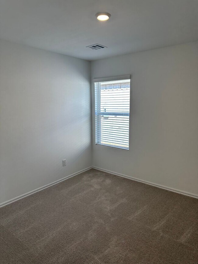 Building Photo - Save $500 on Your Move-In Costs — Sign by 5/22! Charming  3 Bed, 2 Bath Home in Purcell