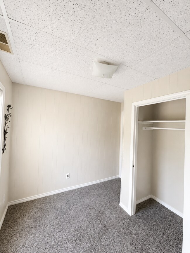 Building Photo - 931-933 S Kansas