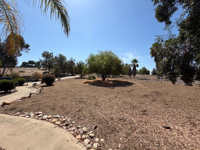 Building Photo - 18655 Oak Ridge Ln