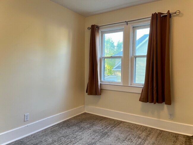Bedroom 3 - 952 Tecumseh St