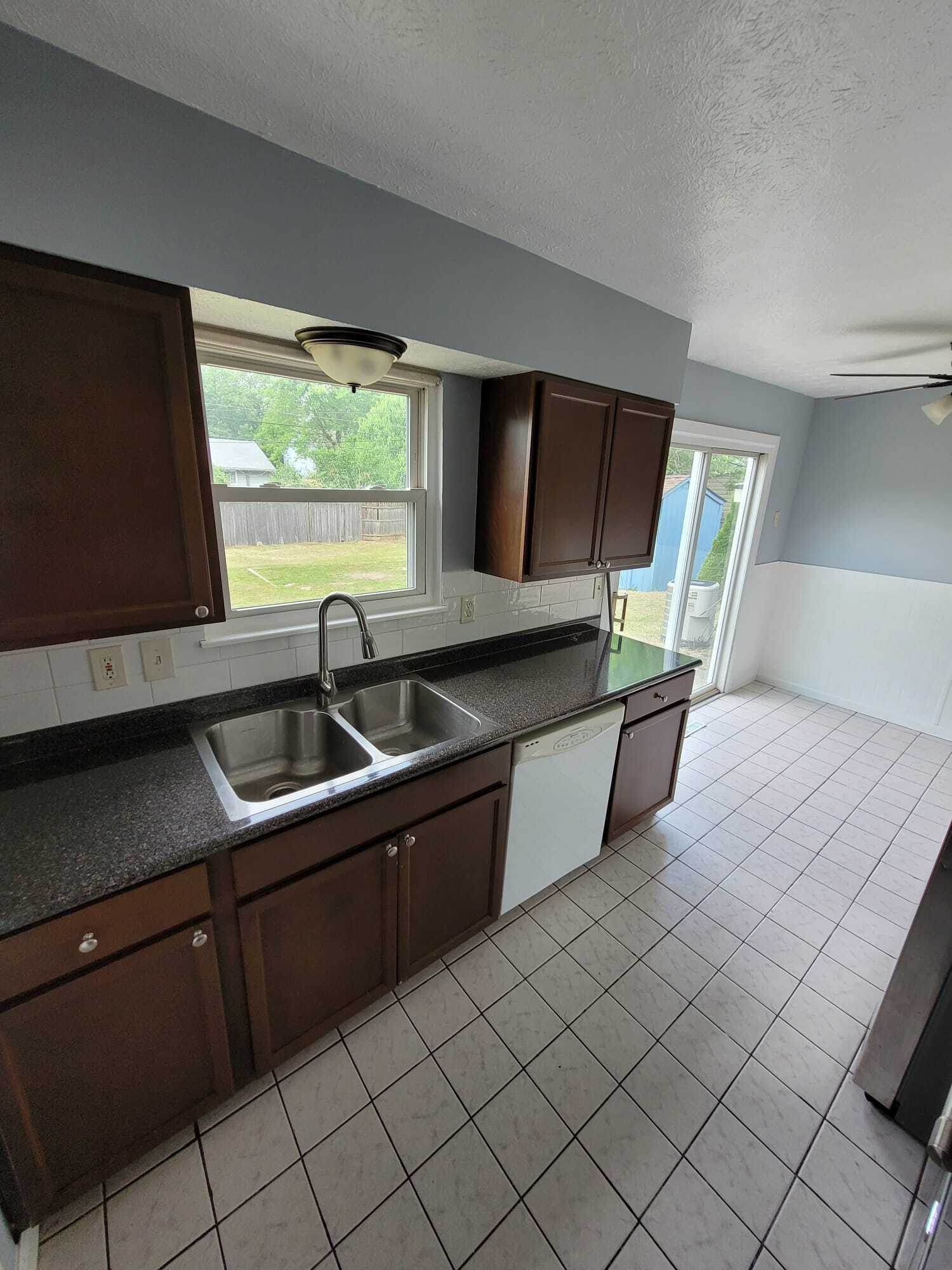 Building Photo - 4502 Paxton Dr S