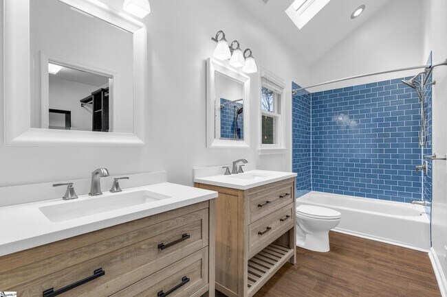 Building Photo - 125 River Way Dr