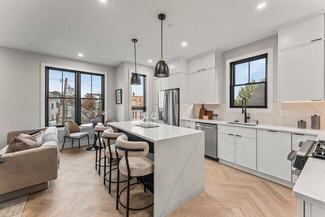 Building Photo - 106 Moore St