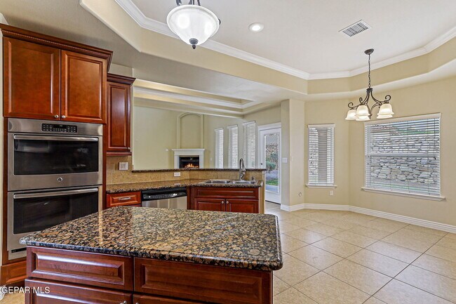 Building Photo - 6285 Wildwood Ct