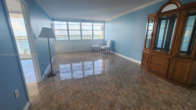 Building Photo - 1301 NE Miami Gardens Dr