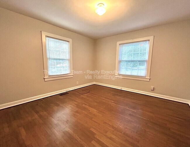 Building Photo - 4403 Cypress Ln SW