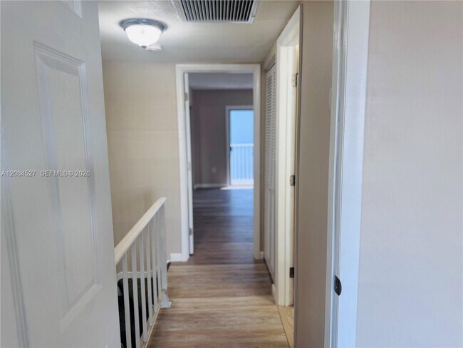 Building Photo - 6090 SW 41st St