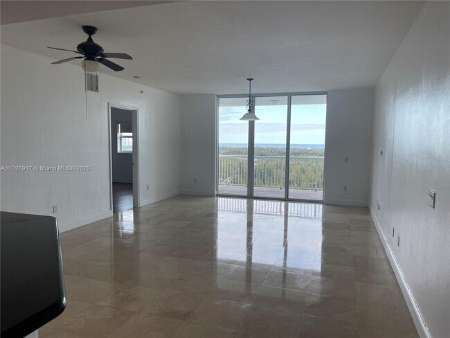 Building Photo - 15051 Royal Oaks Ln