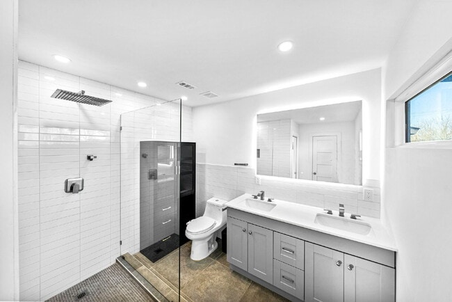 Building Photo - Gorgeous New Remodel with a Bright and Open Floorplan